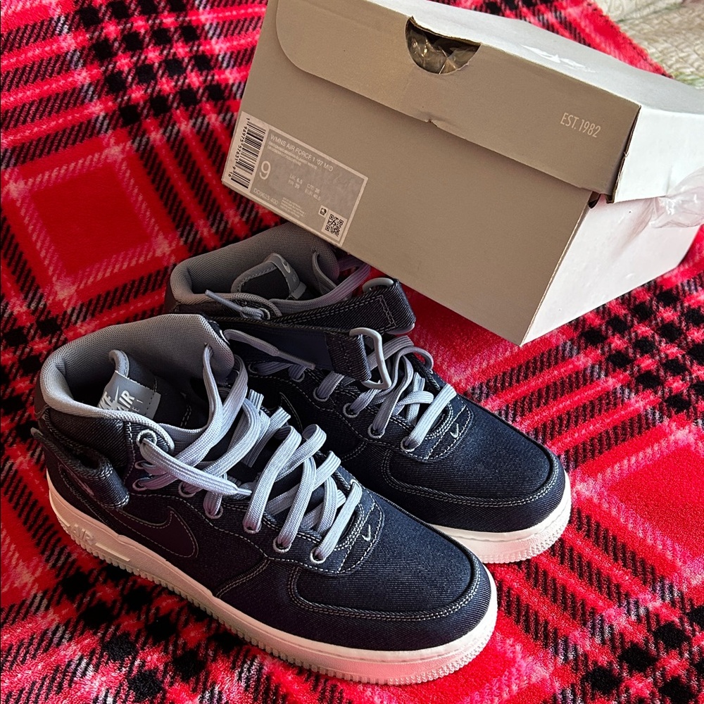 Nike Kids Black and White Sneakers